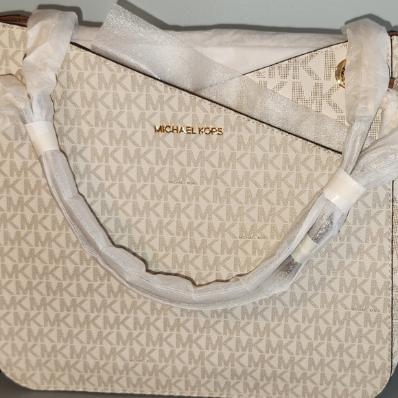 New Michael Kors Large Vanilla Jet Set Logo Shoulder Tote - Picture 6 of 6